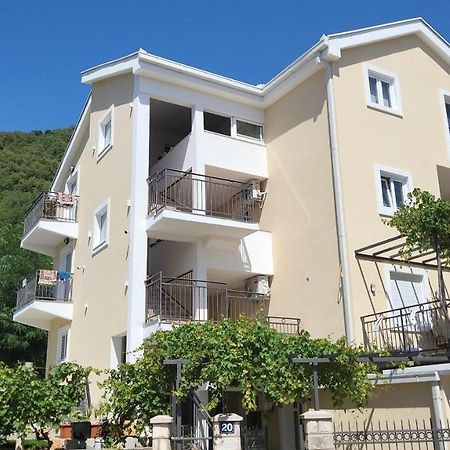 Apartmani Mia Sorajic Petrovac Kültér fotó