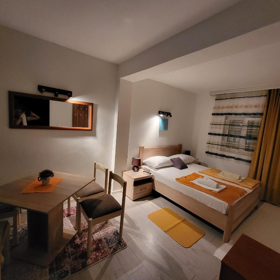 Apartmani Mia Sorajic Petrovac Kültér fotó