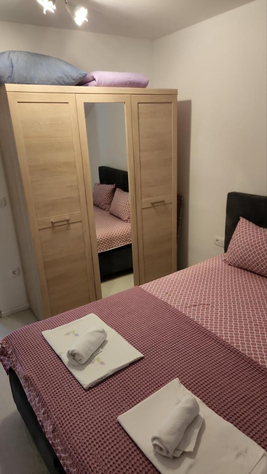 Apartmani Mia Sorajic Petrovac Szoba fotó